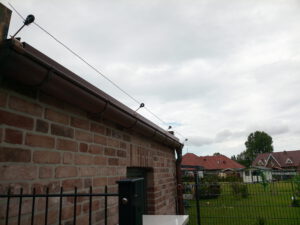 Weidezaun an Dachrinne
